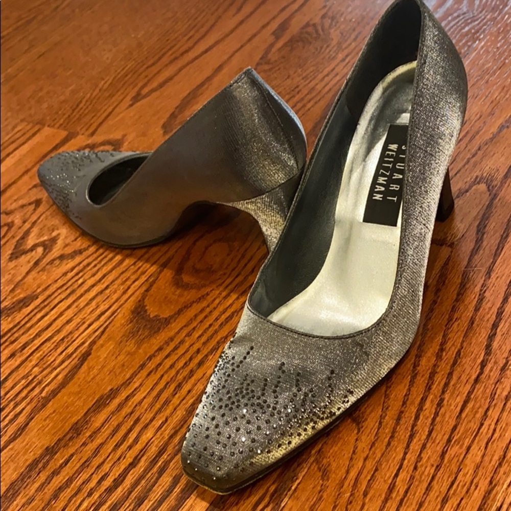 Excellent condition Stuart Weitzman silver heels.